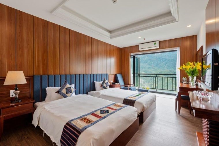 Superior Twin Mountain view